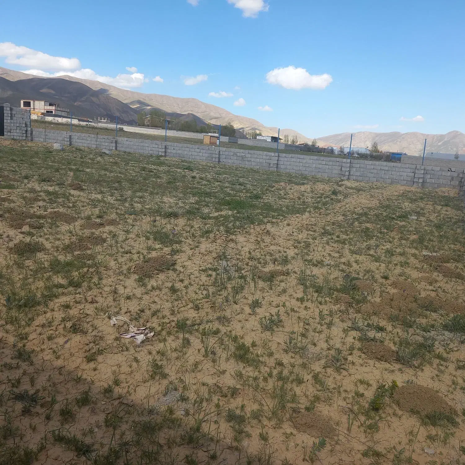یک قطعه زمین