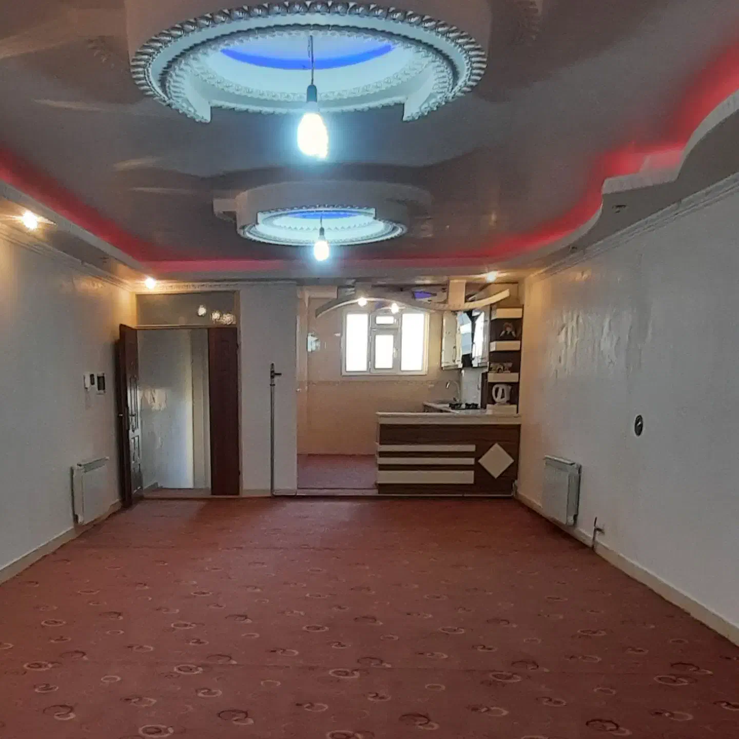 حیاط ۲۴۰ متری لوکس جنوبی