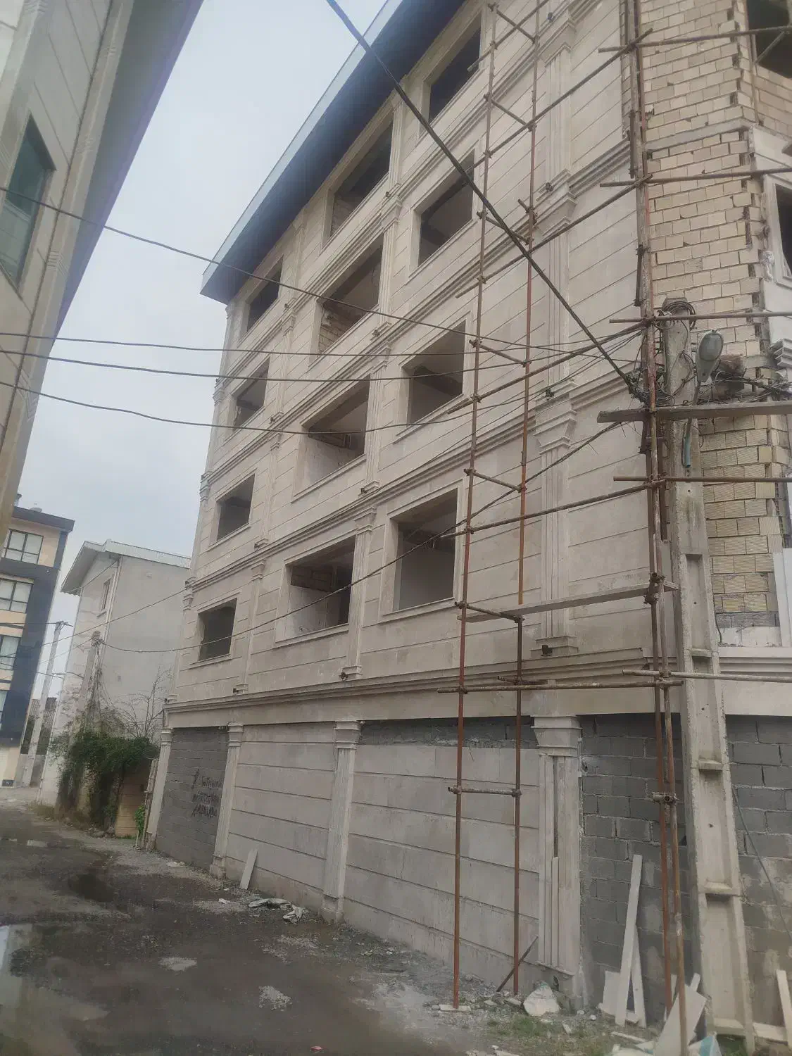 واحد فروش خوش نقشه پارکینگ اختصاصی در گیلان