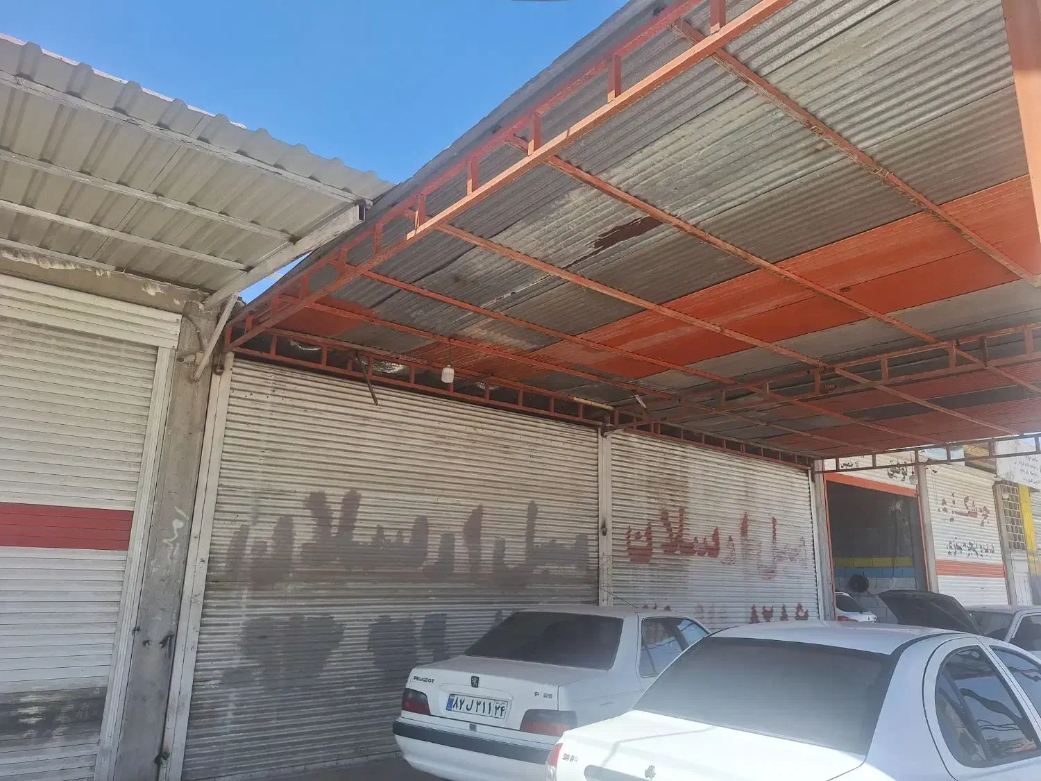 سالن تجاری 240متری با املاک یکتا