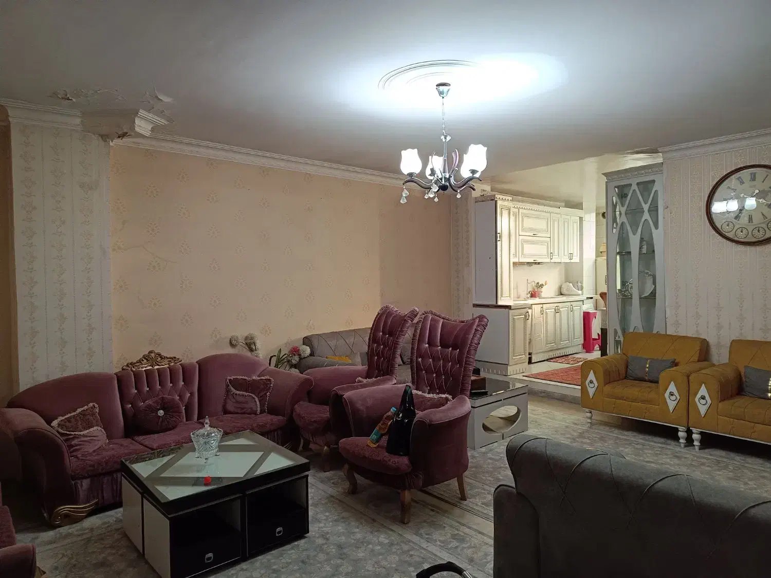 آپارتمان ۸۰متری خیابان ایران زمین