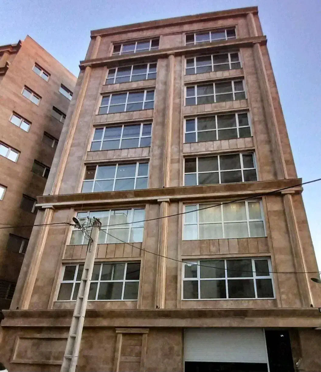 فروش آپارتمان نوساز تک واحدی سه خواب