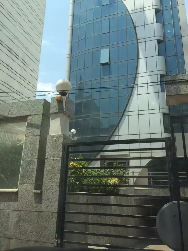 ۱۴۰ متری اداری
