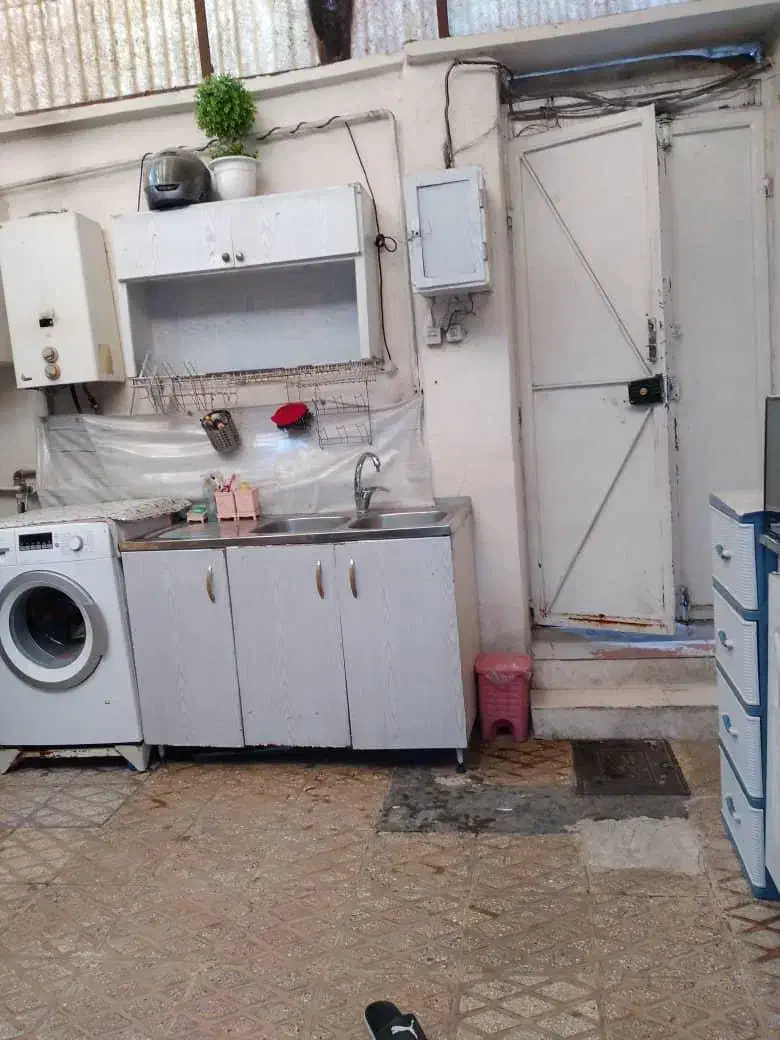 فروش خانه کلنگی 40 متری  حیاط دار واقع در بن بست