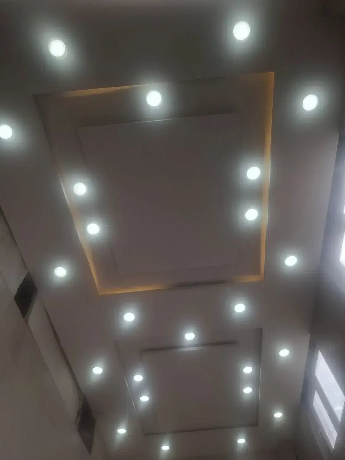 مغازه بر خیابان مرصاد
