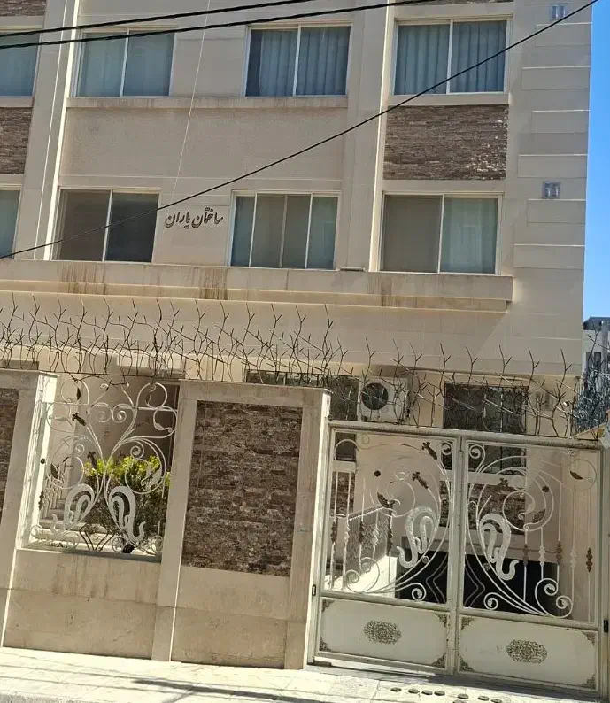 آپارتمان ۱۳۰ متری سند دار ۳سال ساخت