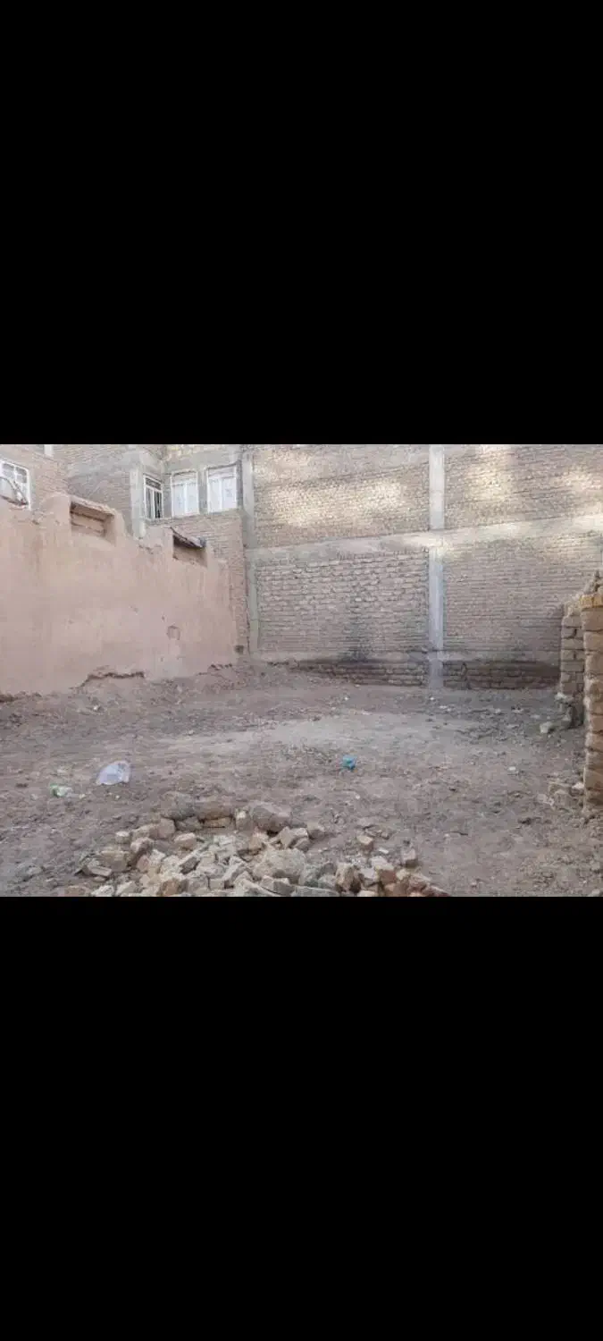 زمین ۱۵۰ متری