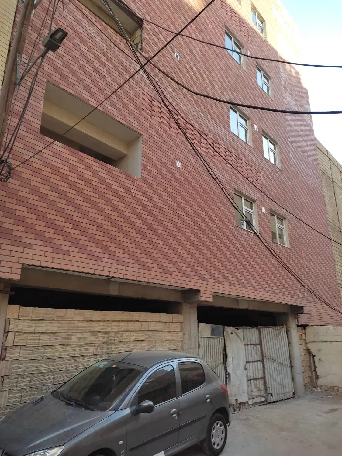 آپارتمان نود و پنج متری با پارکینگ
