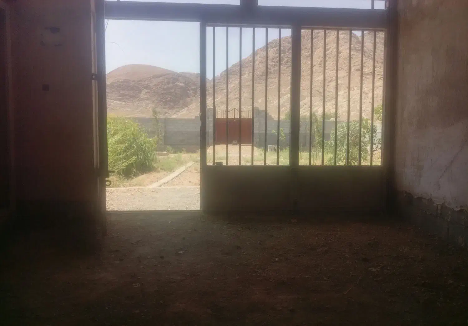 باغ ۷۰۰ متر