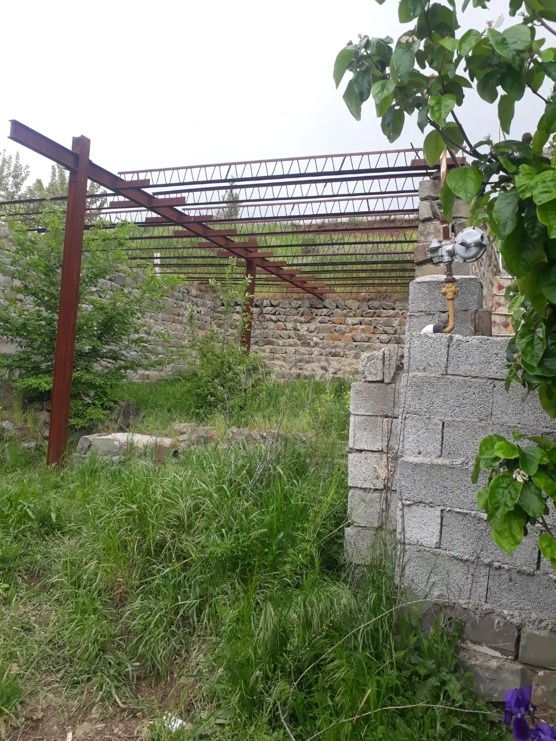 خانه ویلایی نیمه کاره