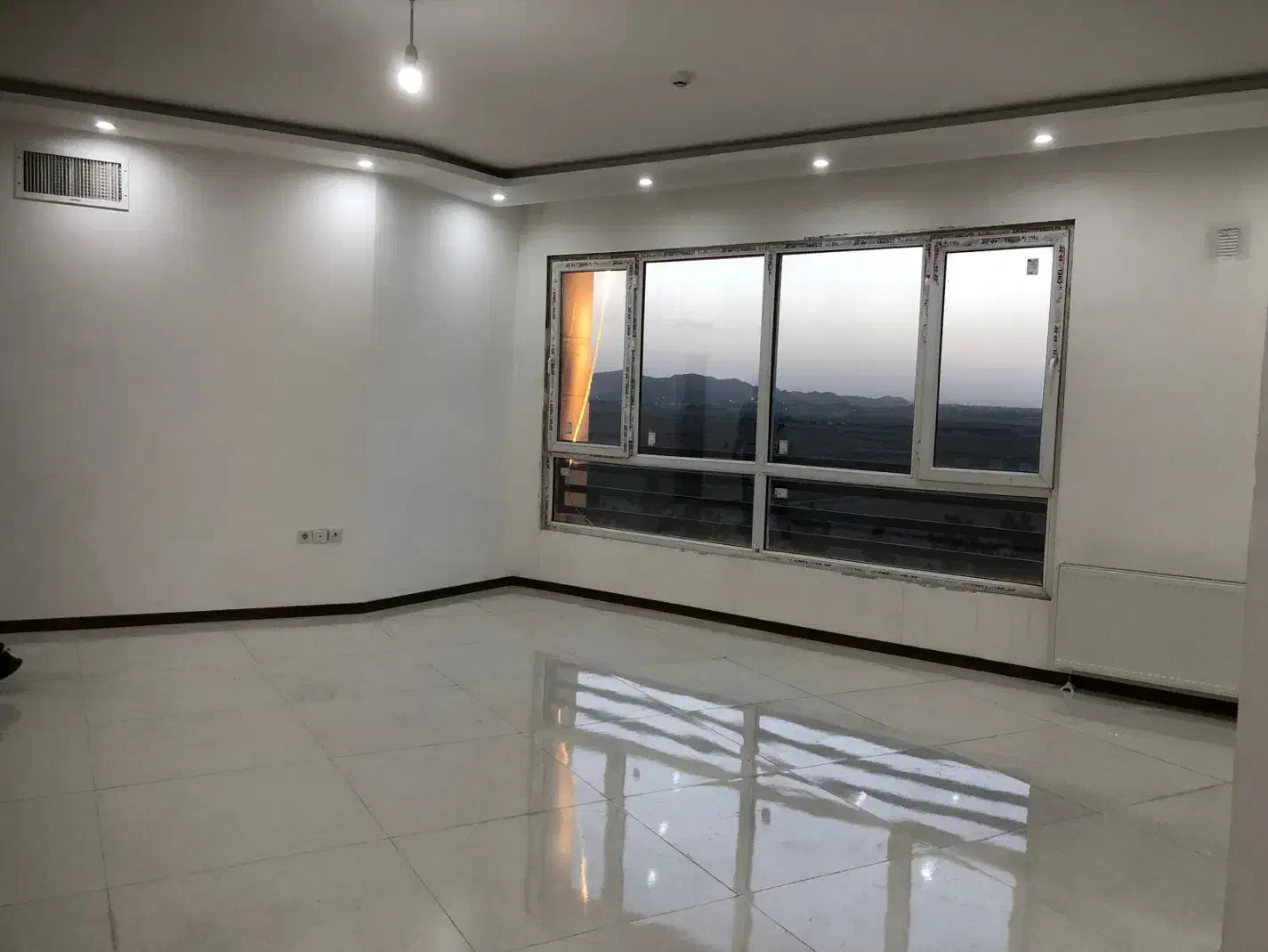 ۱۰۳ متر ۲ نبش سند آماده ۳ سال ساخت فول