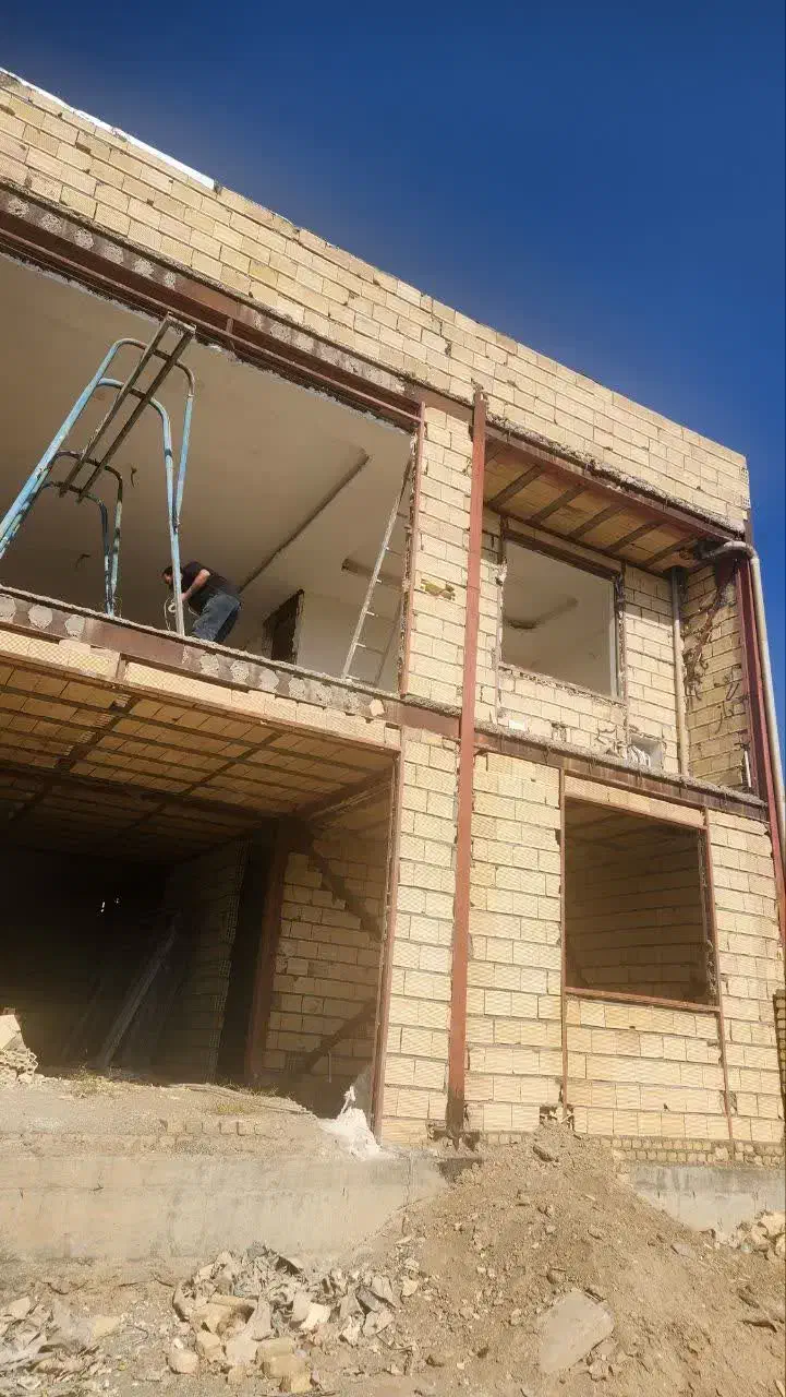 ویلای دنج در نراق (نیمه کاره)