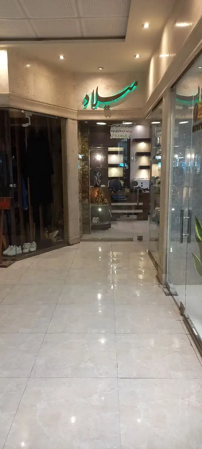 مغازه ۲۴متری با دکور مجتمع تجاری سبز