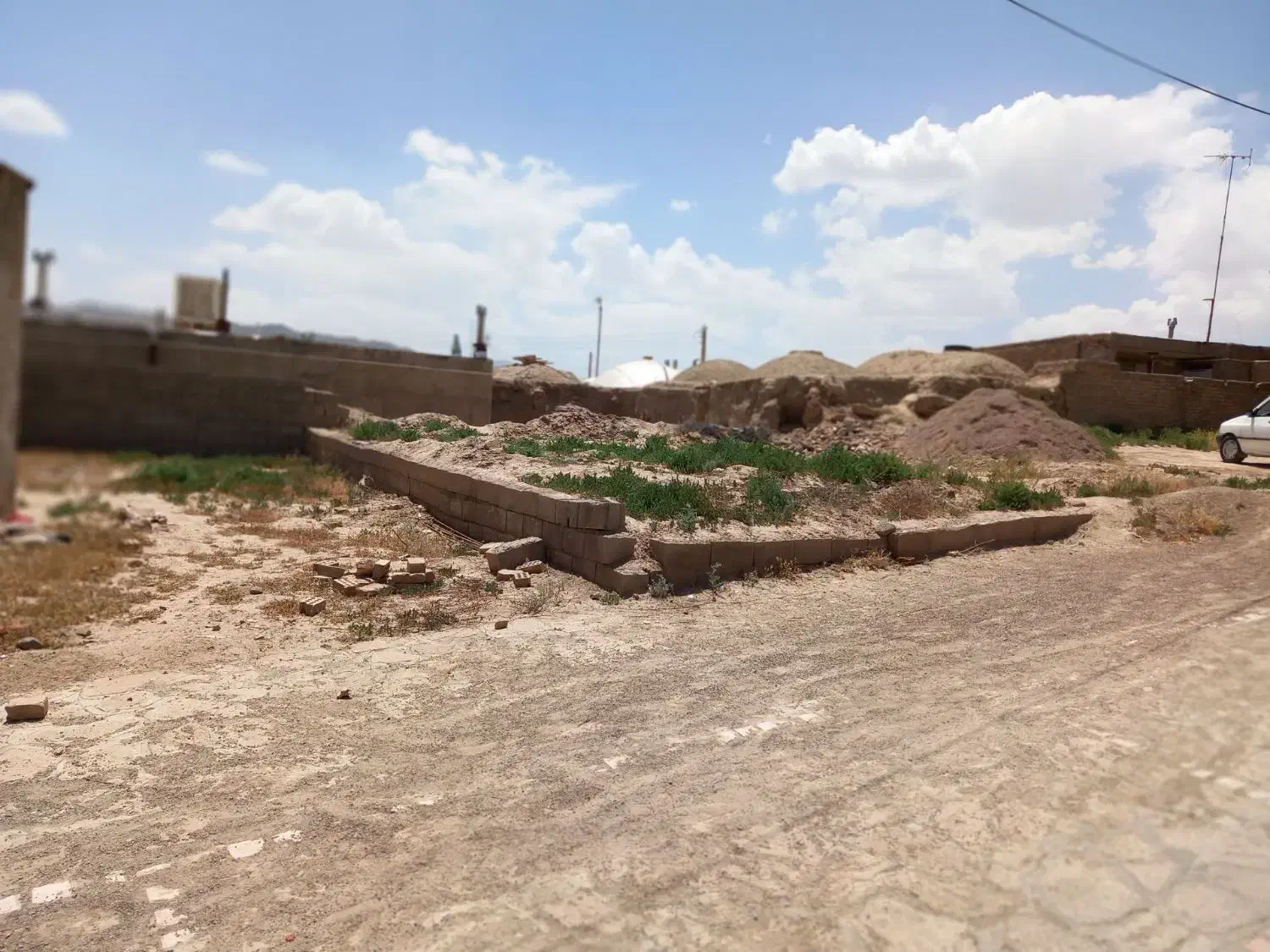 زمین روستای شیرمرغ