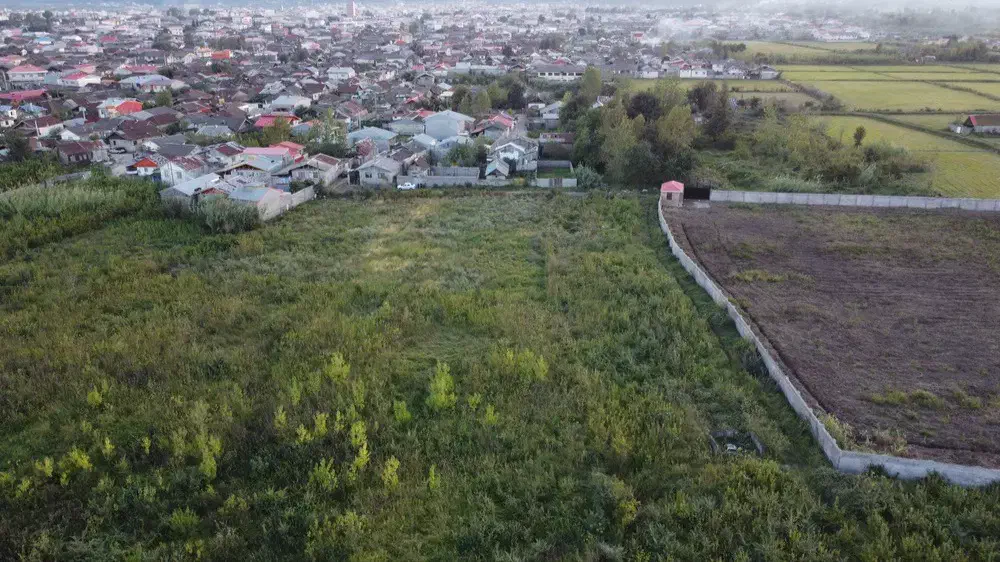 زمین ۱۰۰۰۰ متری