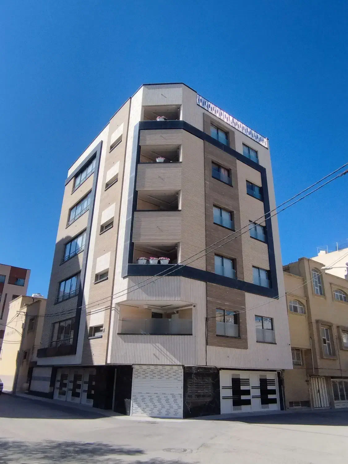 آپارتمان سه نبش