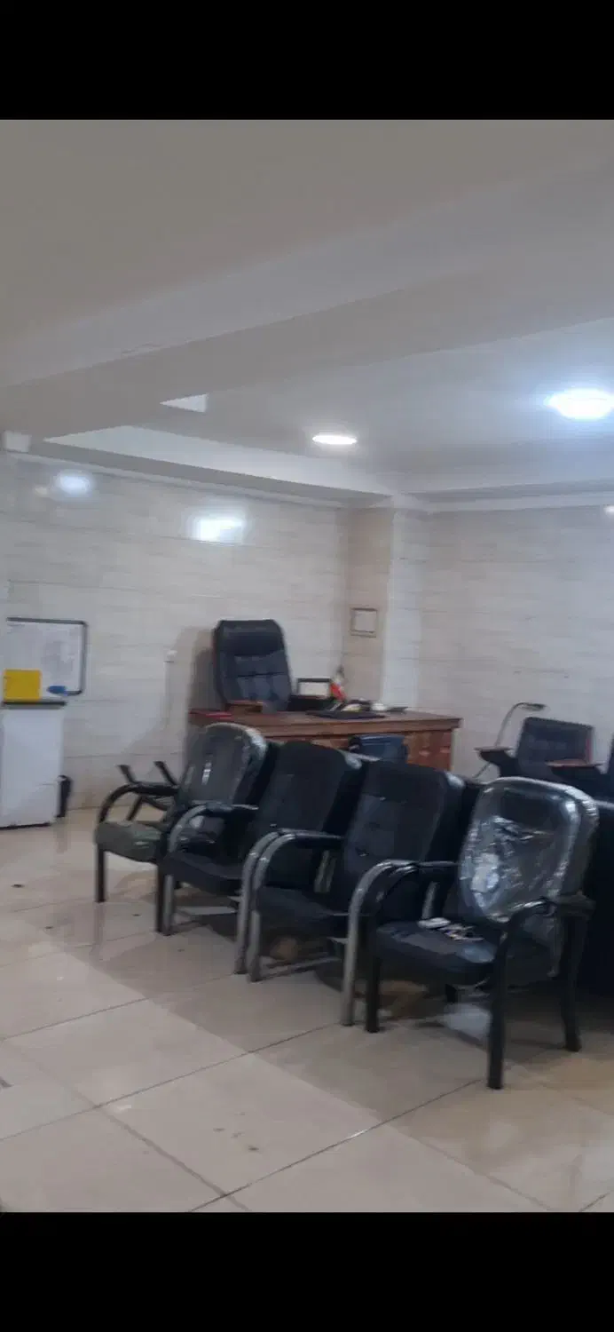 ۹۰ متر زیر همکف  بهترین موقعیت تجاری