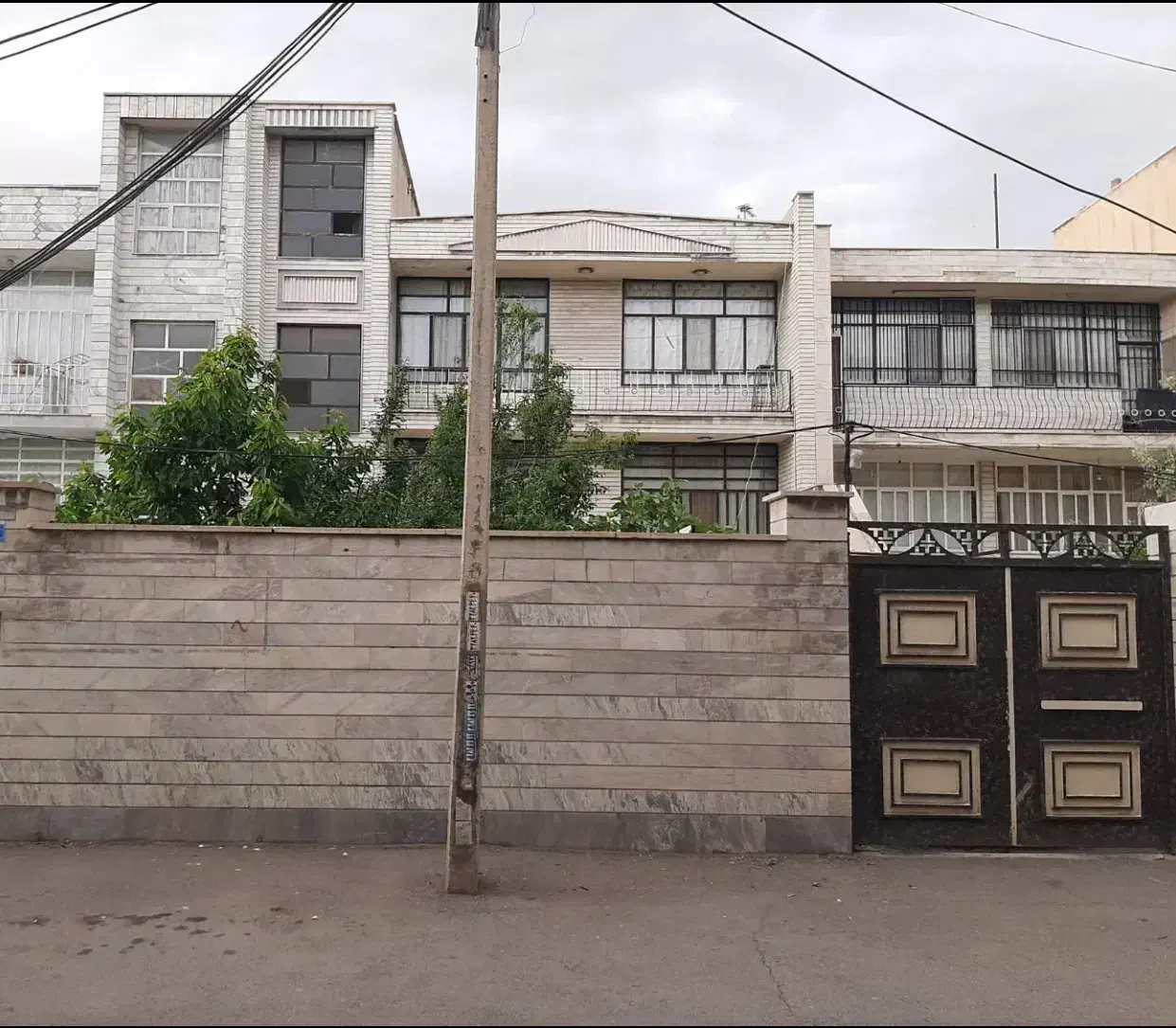 اجاره حیاط ۲۰۰متر ولیعصر_تجارت جهانی_پروین اعتصامی