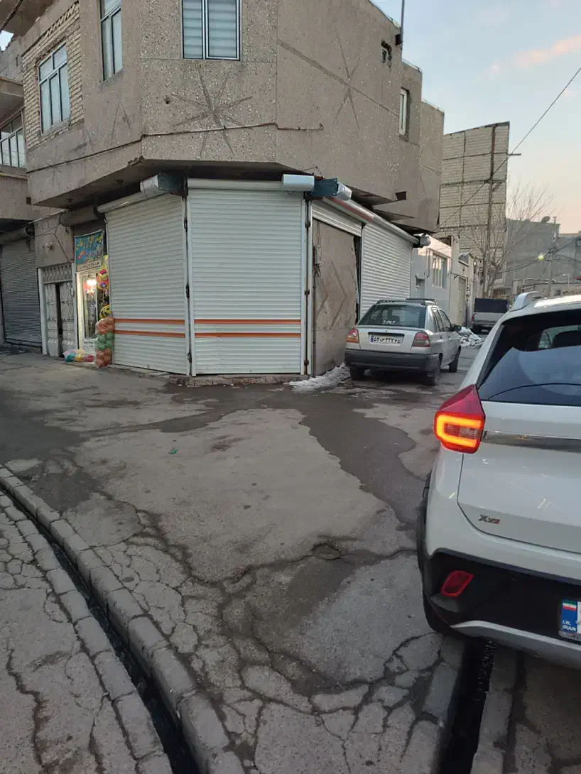 یک باب مغازه نبش آخماقیه