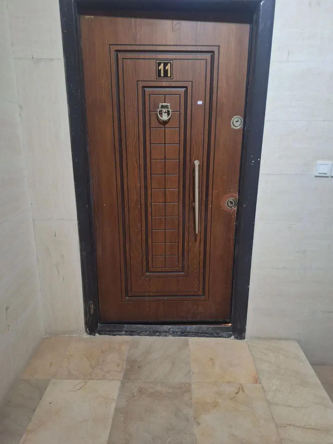 فروش .بهترین نقطه گل شهر .۱۰۰متری. ۱۴۰۰ خام