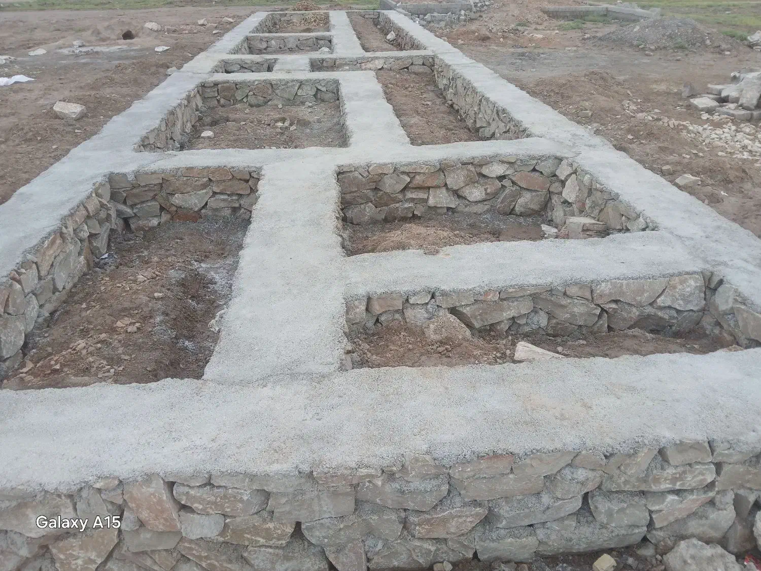 زمین به مساحت ۱۹۶ متر