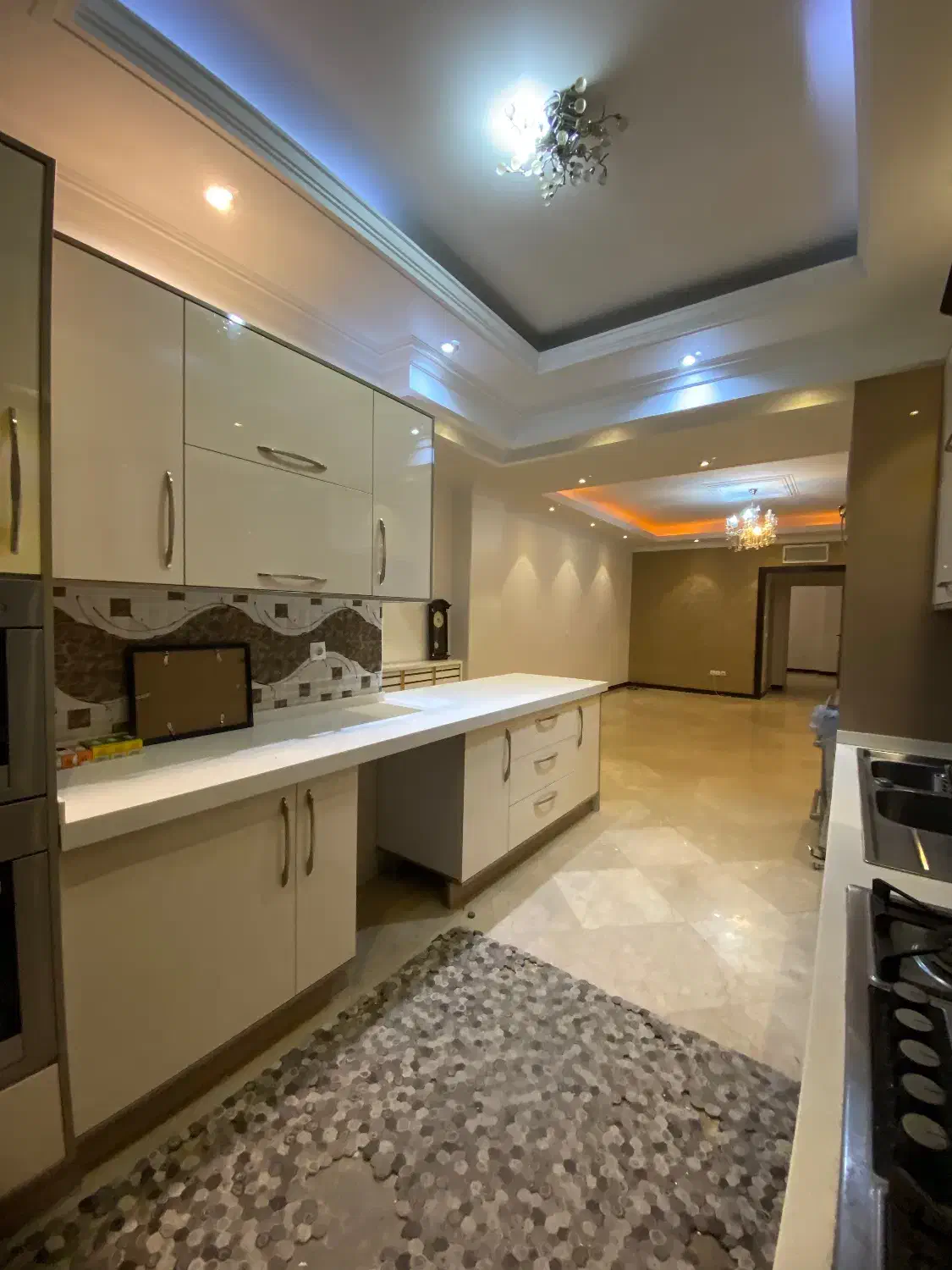 ۱۱۰ متری نوساز غرق نور سلطان محمدی
