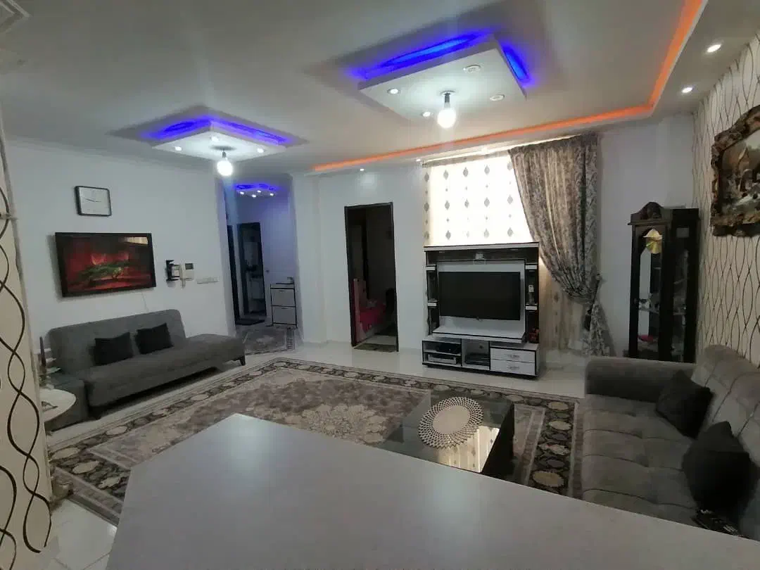 آپارتمان ۶۶ متر دو‌خواب رو به نما سند تکبرگ