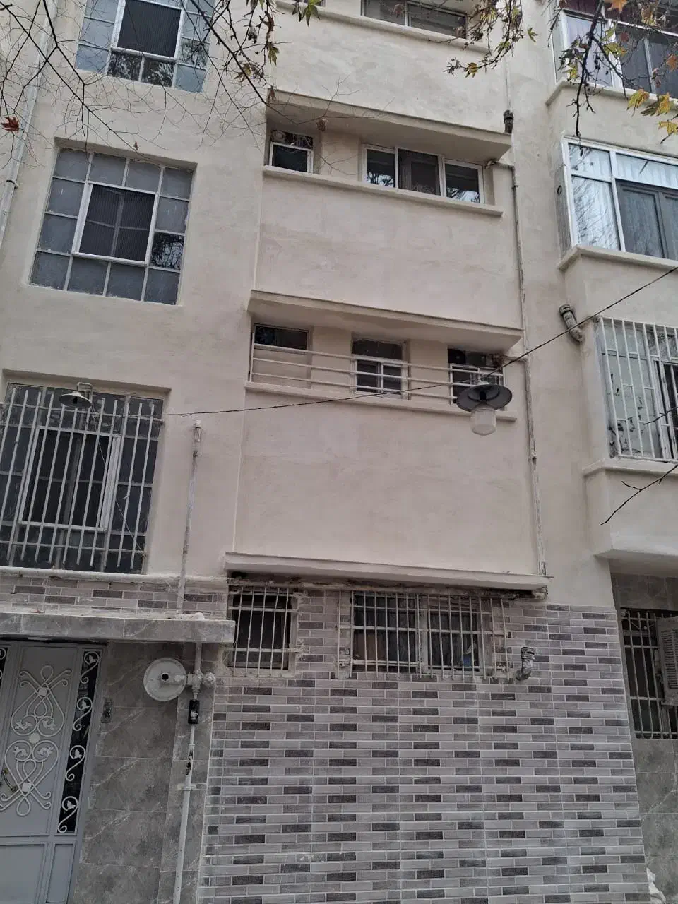 هم خونه خانم با بچه هم اشکالی نداره