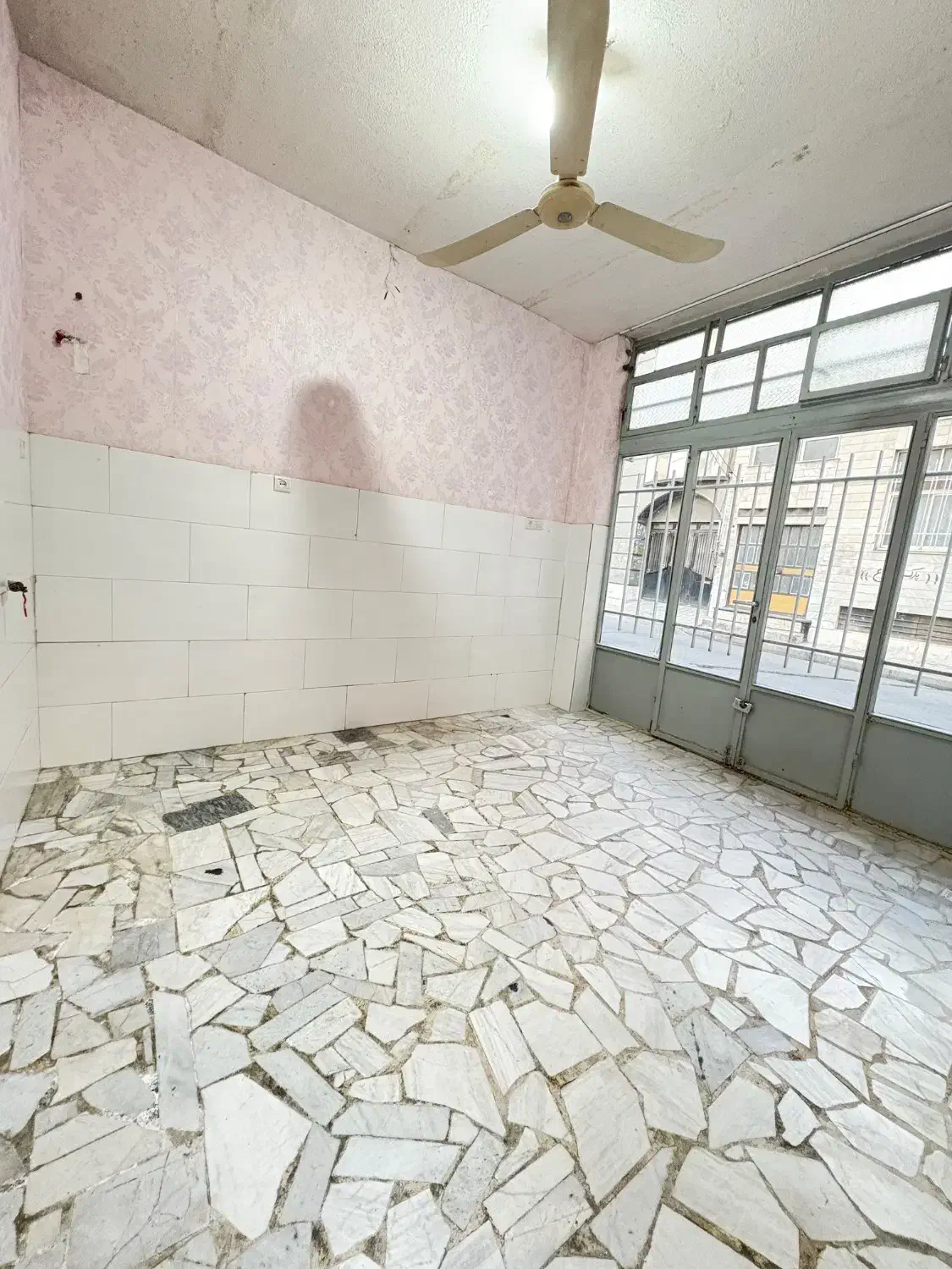 مغازه ۱۲ متری خیابان حافظ