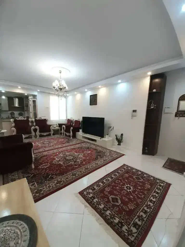۷۰ متری_ دوخواب_ پارکینگ_ پونک