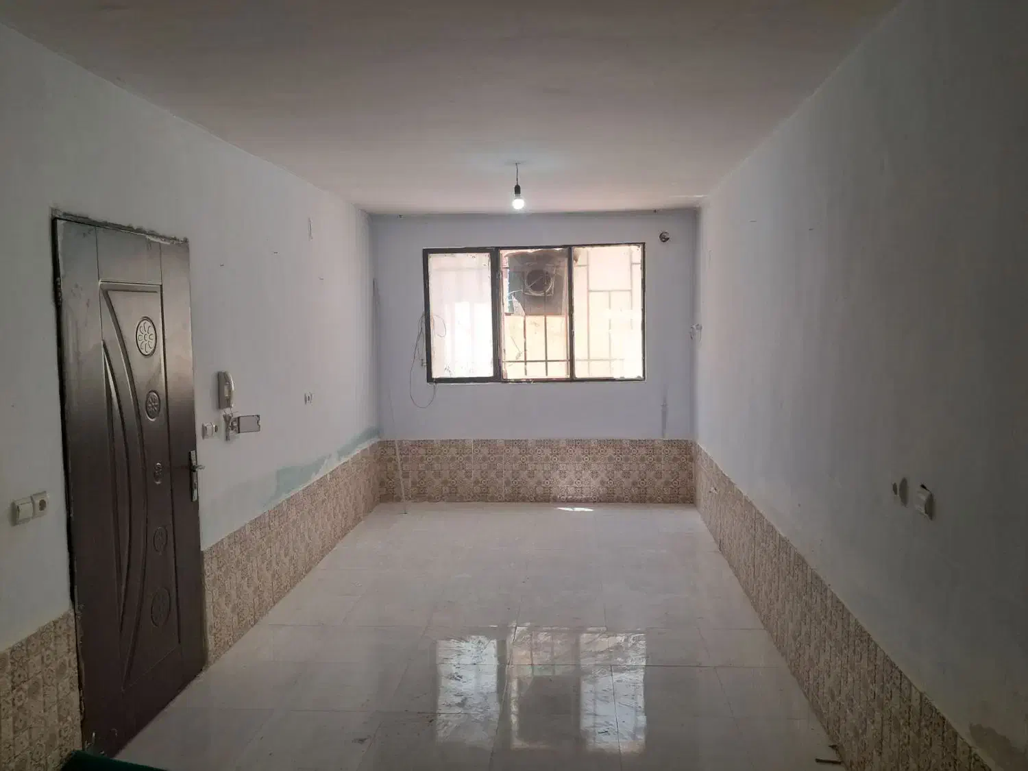 واحد پنجاه متری طبقه همکف