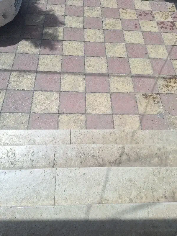 مشاور املاک حسینخانی