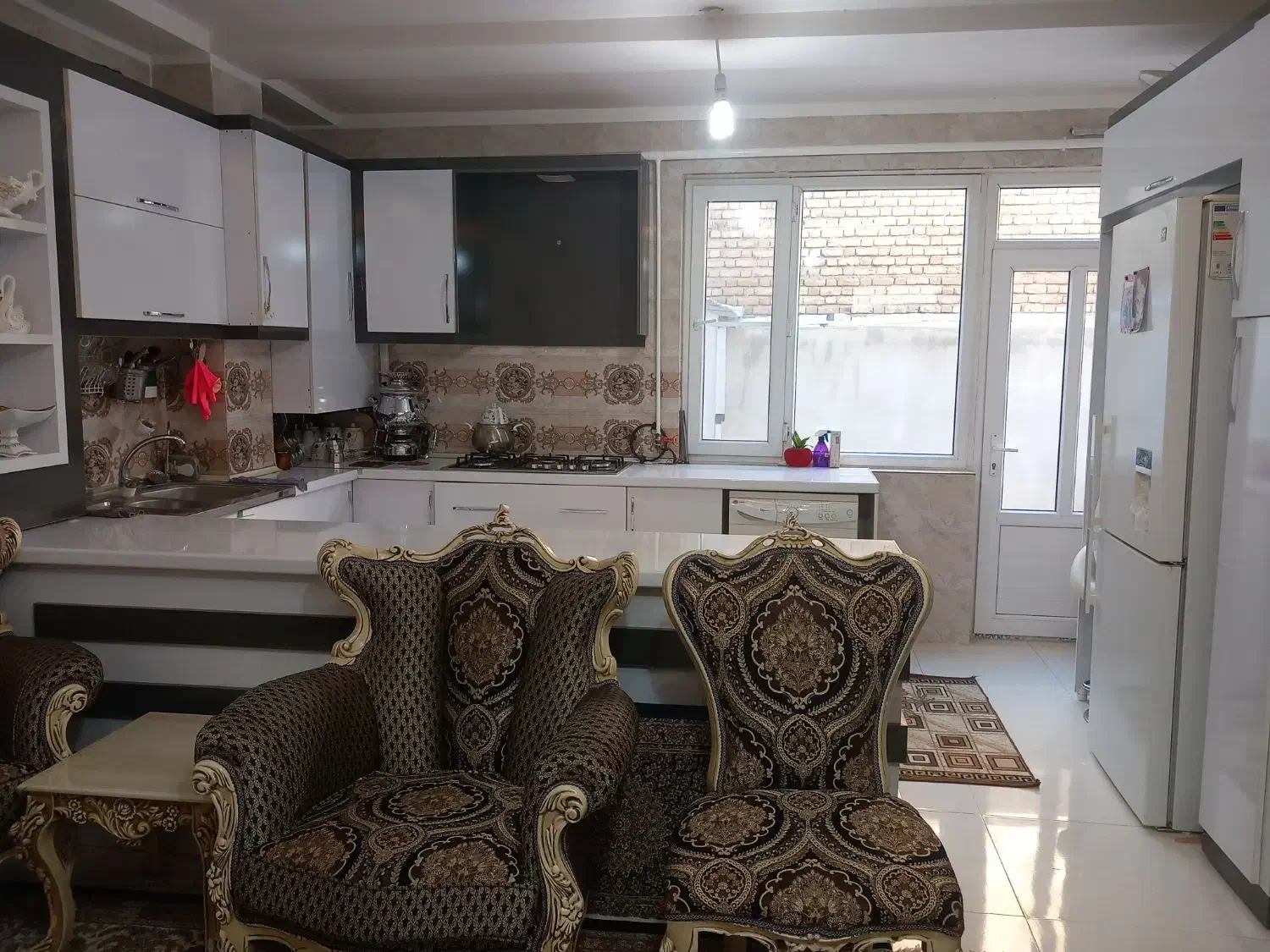 رهن و اجاره یک طبقه همکف عبور جدا ۸۰ متری