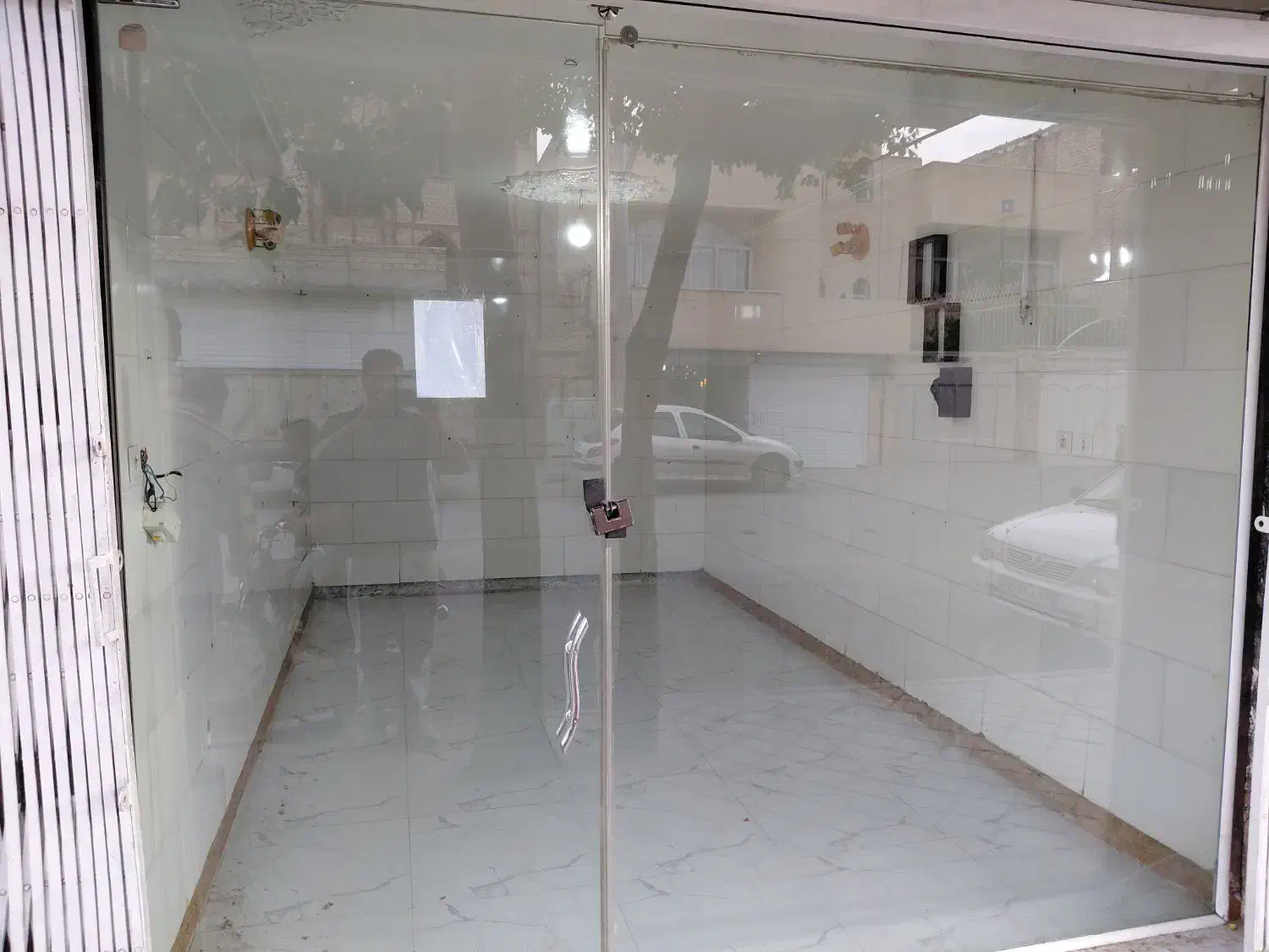 یک باب مغازه تجاری ۱۸ متری