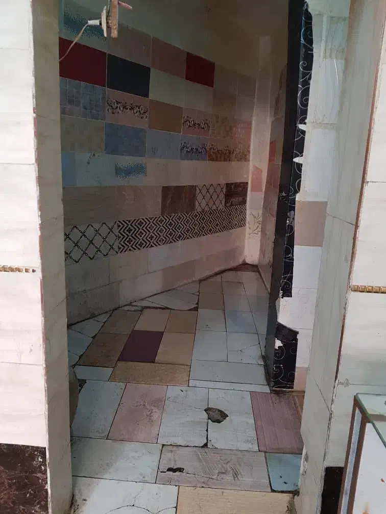 دوباب مغازه و ملک در طبقه بالا یکجا