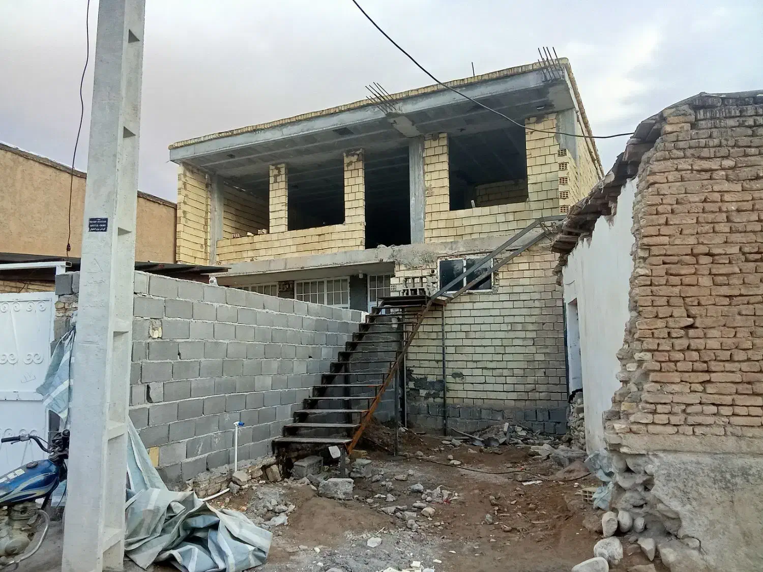 ساختمان بفروش میرسد