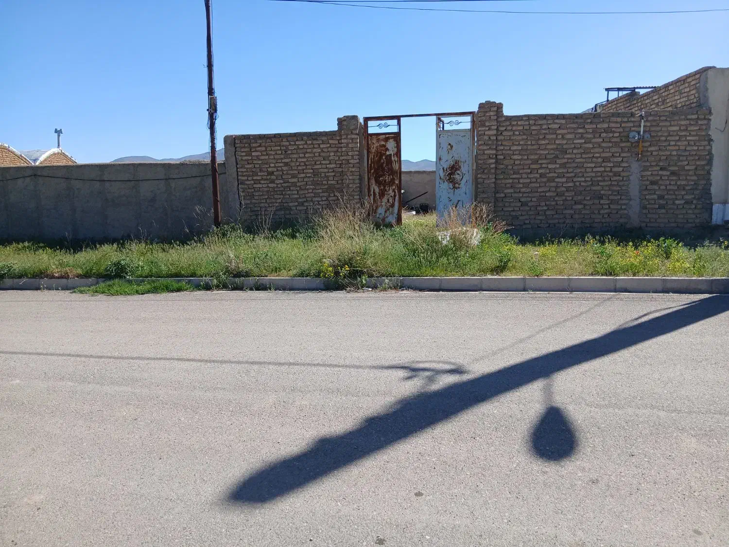زمین چهار دیواری مسکونی۱۸۶متر ۳ کیلومتری زنجان