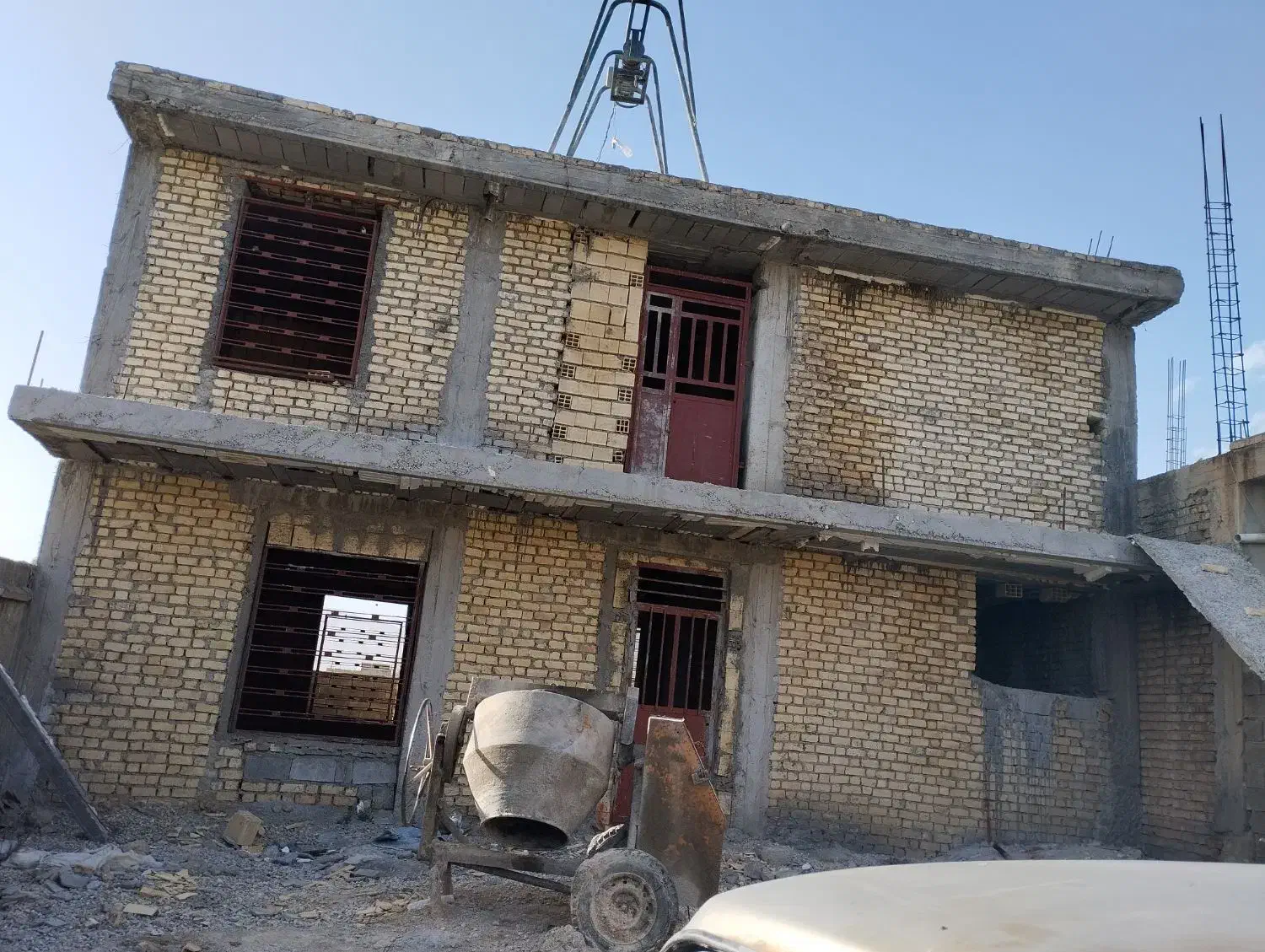 خونه دوطبقه نیمه کاره در کمربندی مصیری