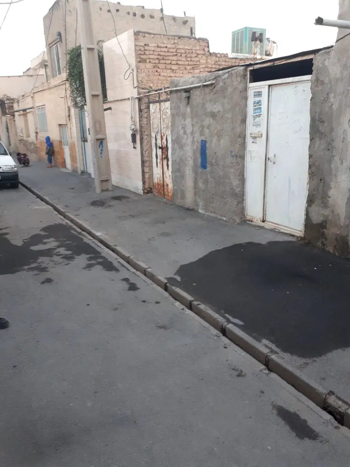 زمین مسکونی با انشعابات و سند در رباط کریم کیکاور