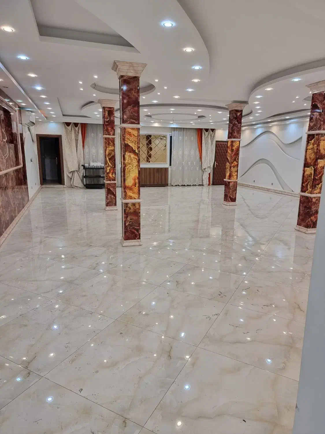 زیرزمین تجاری ۲۵۰ متر