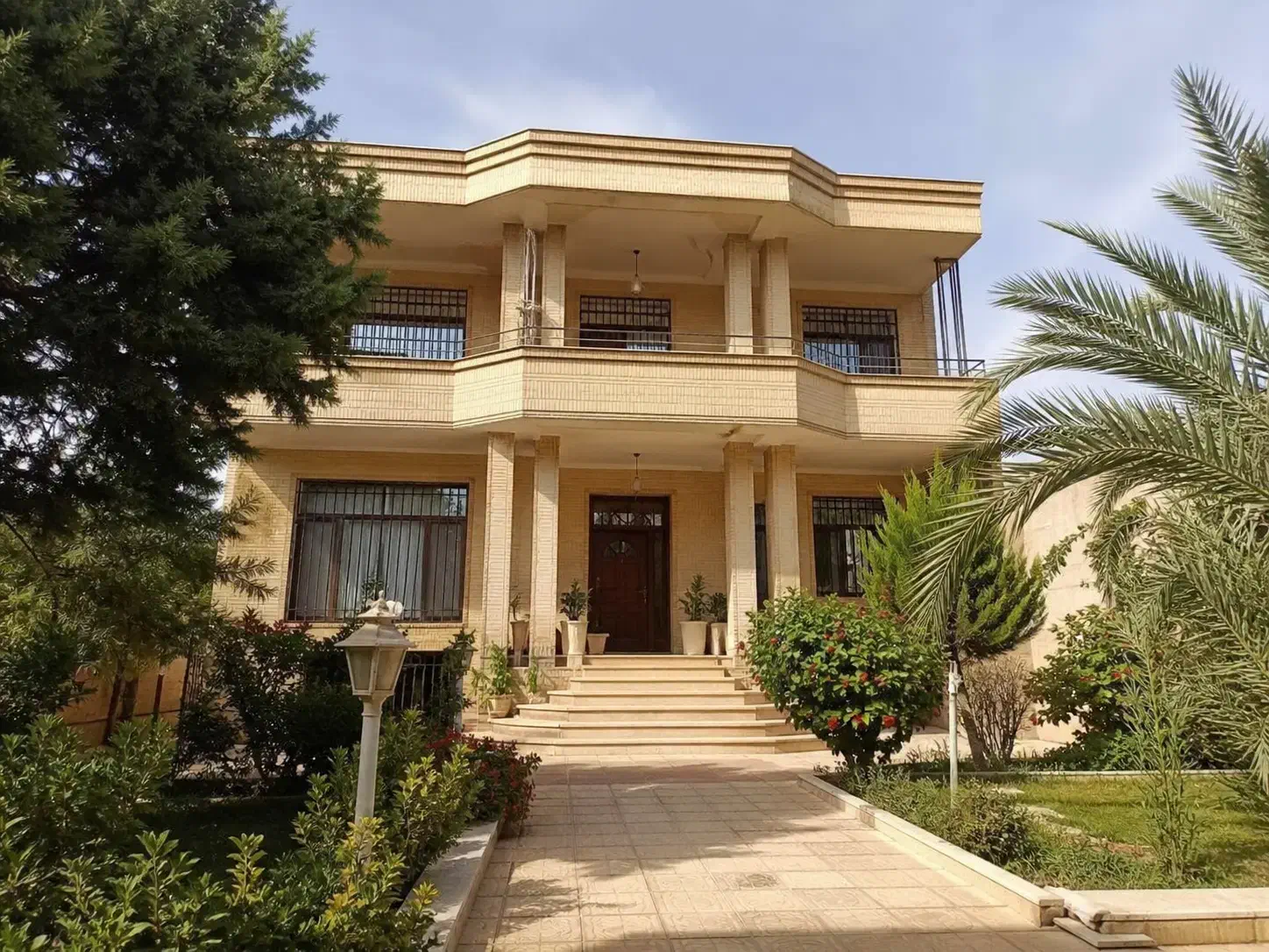 رهن منزل ویلایی ۳ طبقه دربست، باهنرشمالی