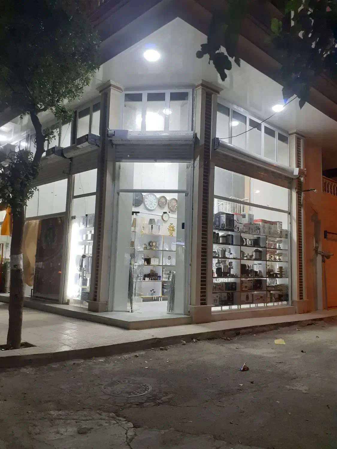 فروش مغازه نوساز سی و سه متری نسترن جنوبی دوبر