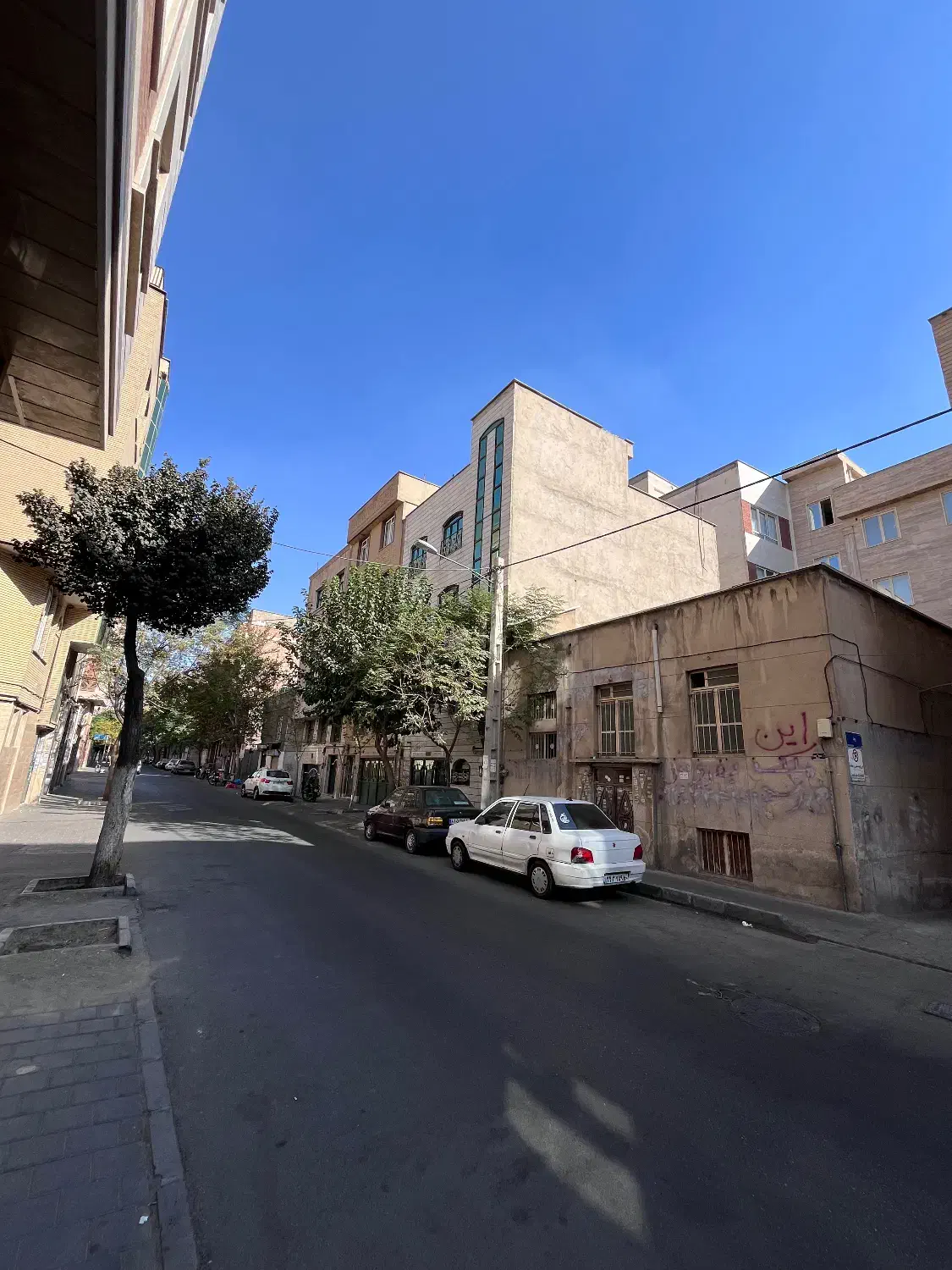 ۱۲۱ متر با جواز شش طبقه