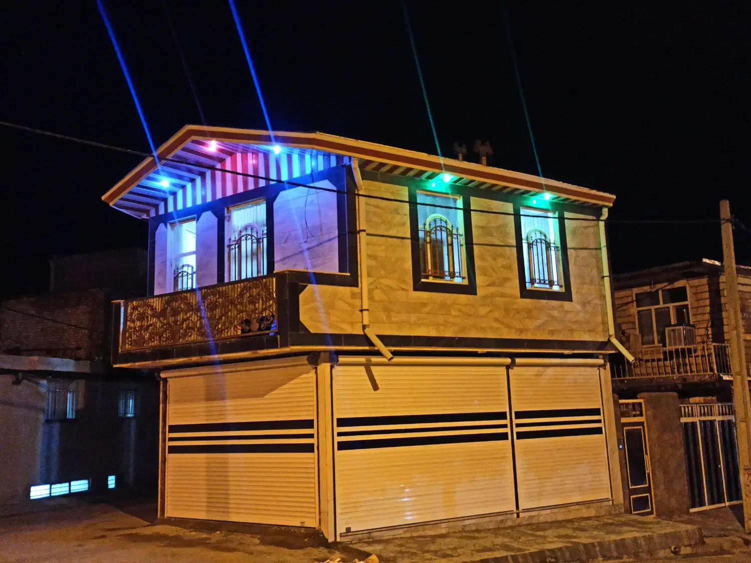 تجاری مسکونی نبش چهارراه