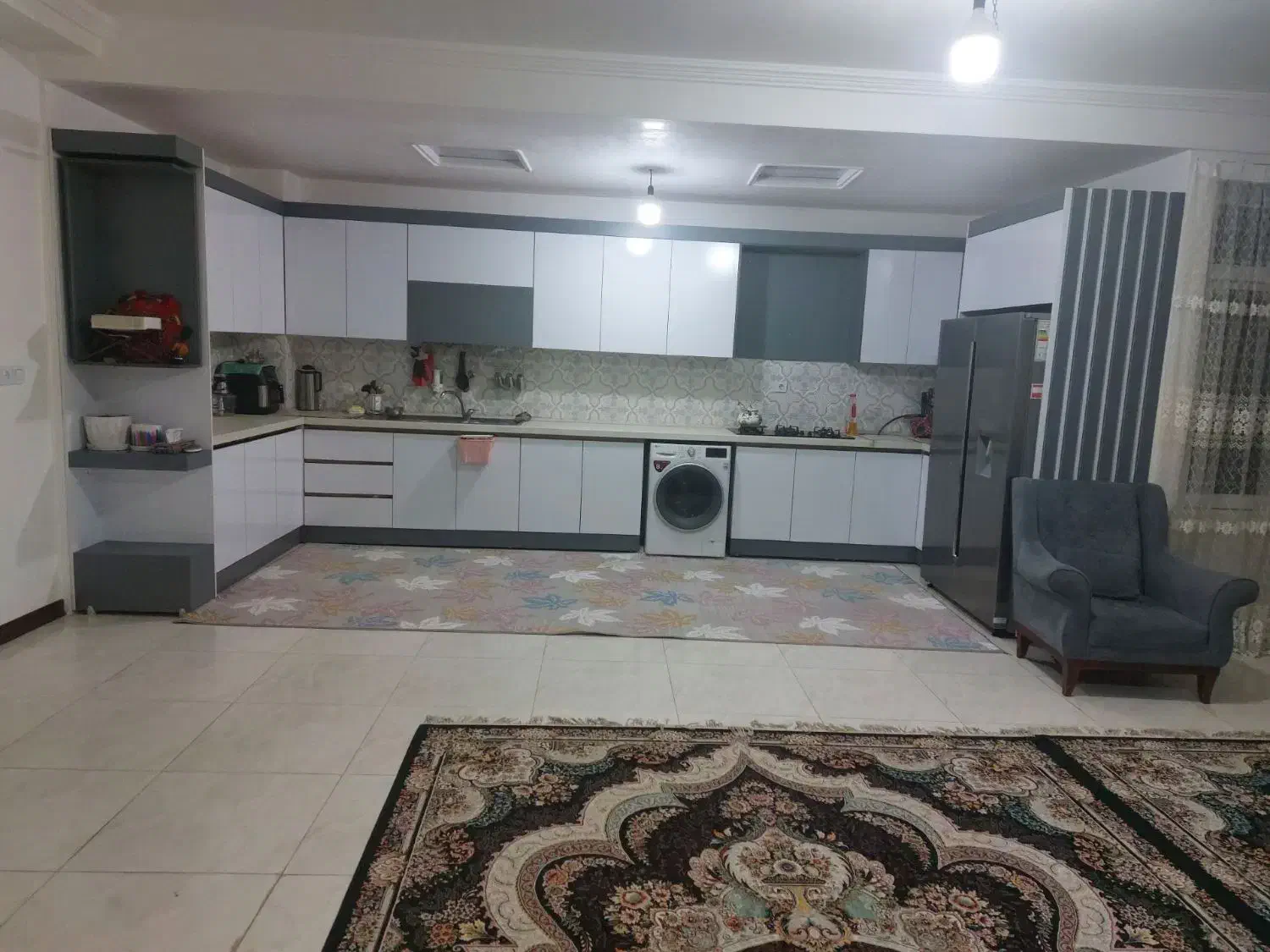 آپارتمان نوساز ۱۰۵متری دو خواب بسیار شیک وخوش نقشه