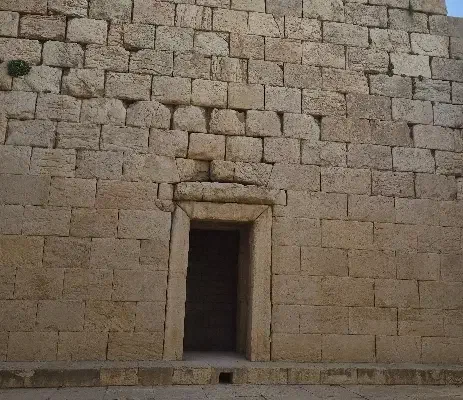 زمین دادگستری