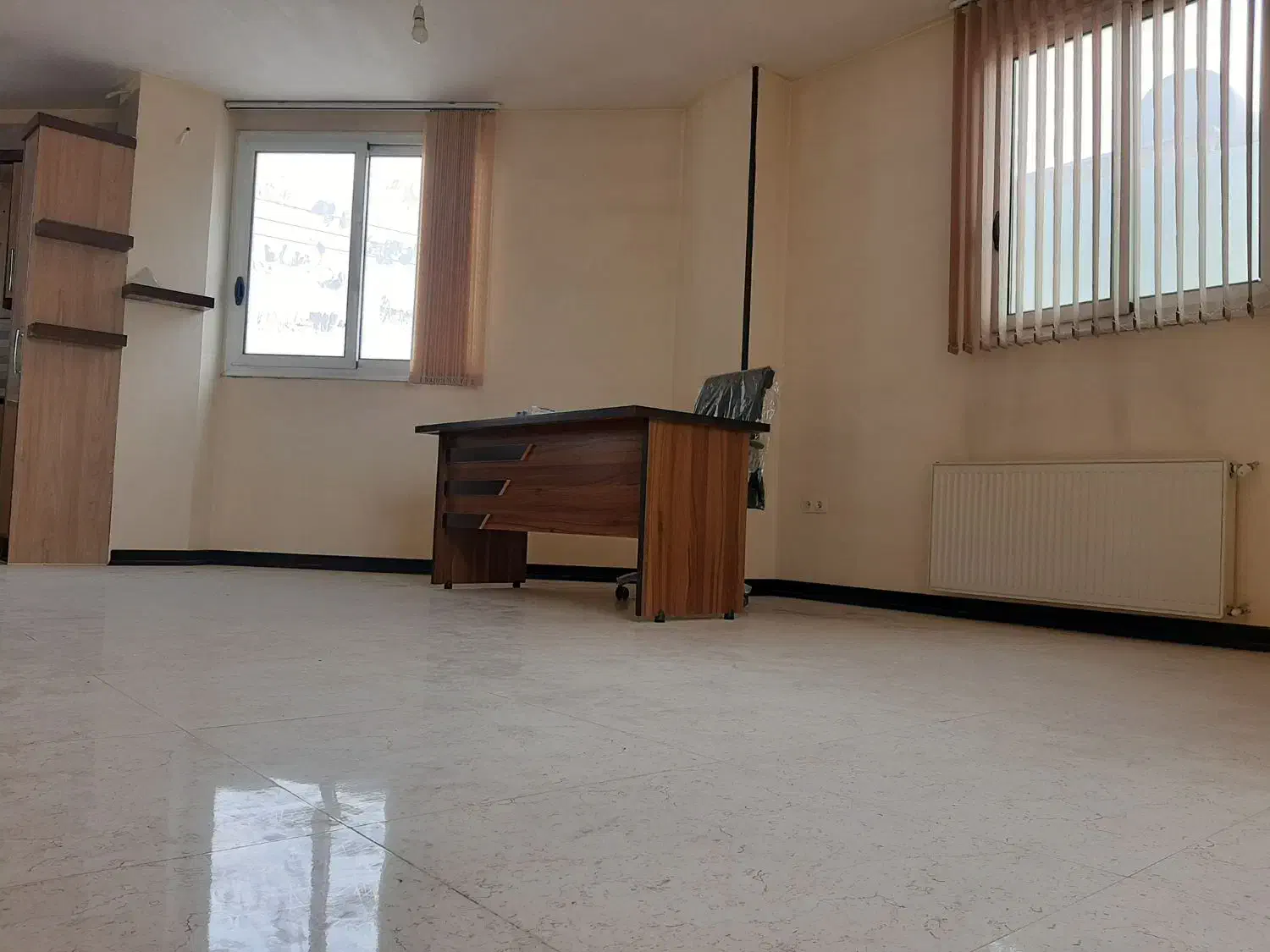دفتر کار ۴۰ متری بر خیابان اطشاران