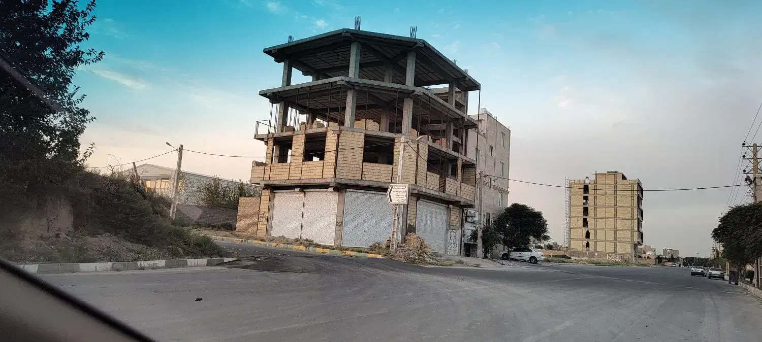 ۲۰۴ متر زمین مسکونی(موقعیت تجاری)