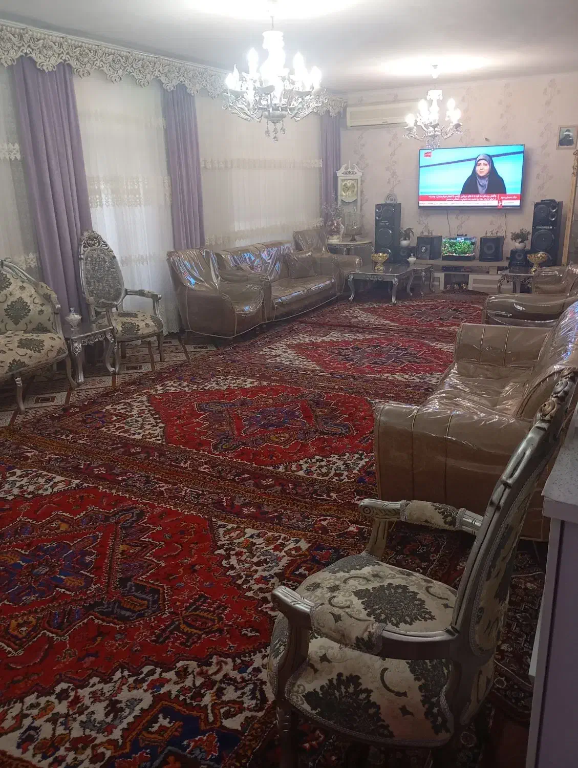حیاط ۳ طبقه تمیز و قیمت مناسب