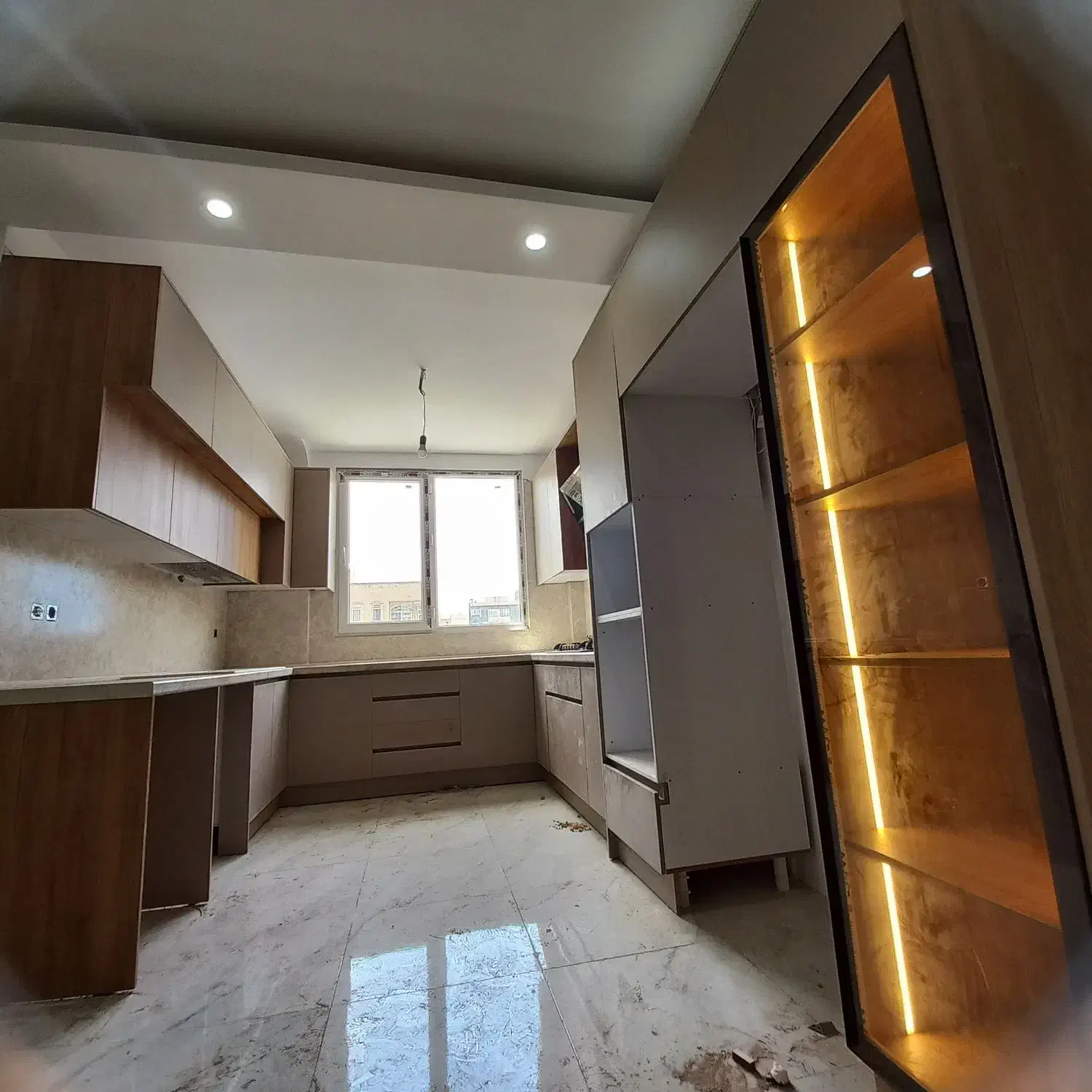 اپارتمان 120 متر _ تاپ منطقه _ p اختصاصی